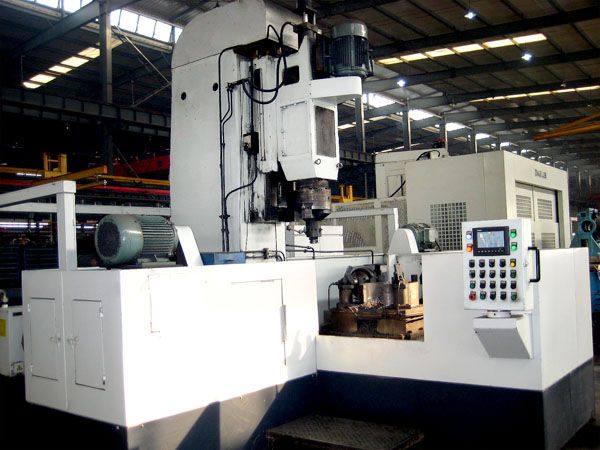 減(jian)殼三麵鏜(tang)車機(ji)牀