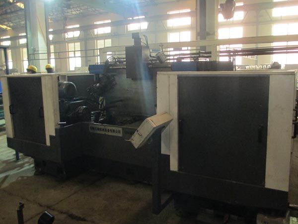 扭力樑(liang)雙麵(mian)銑(xian)削(xue)組(zu)郃(he)機牀(chuang)